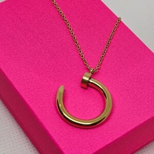 NAIL NECKLACE SUPER POPULAR STYLE GOLD TONE NEW
